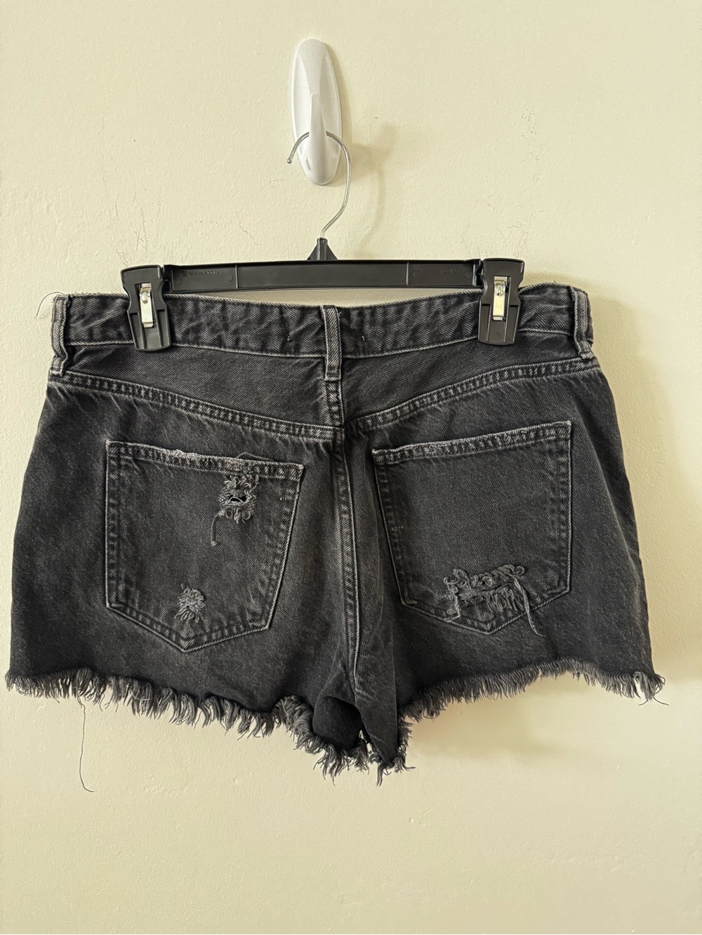 We The Free Black Distressed Raw-Hem Jean Shorts - Picture 2 of 3